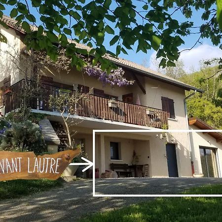 Un Pied Devant L'Autre Sainte-Marie-D'Alvey エクステリア 写真